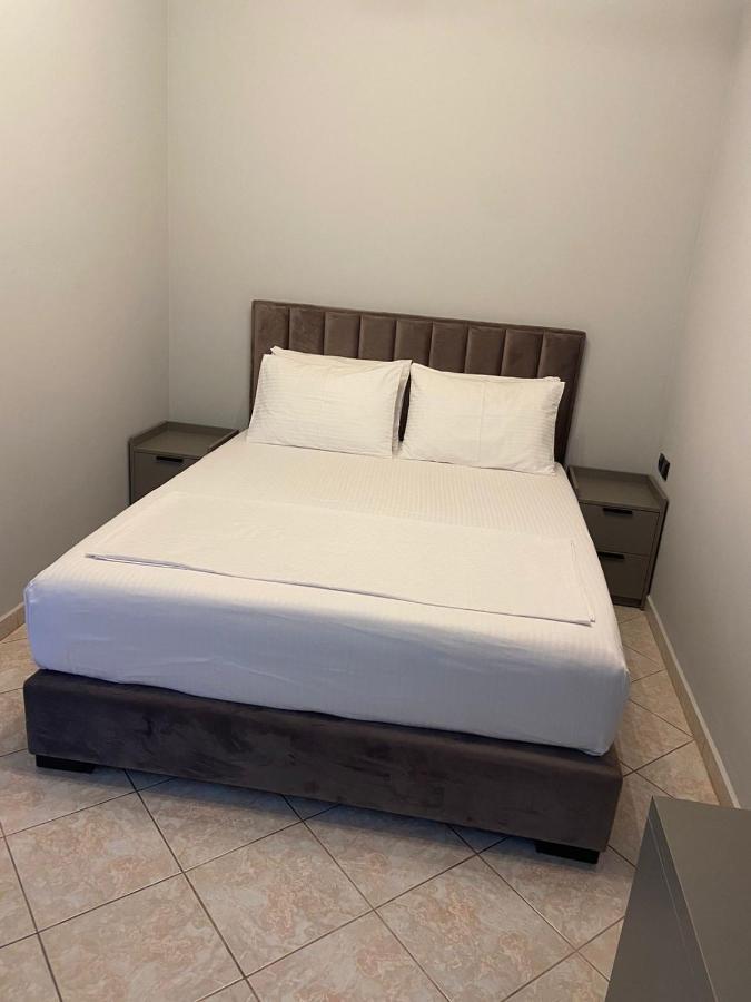 Hotel Lili Sarandë Exterior foto