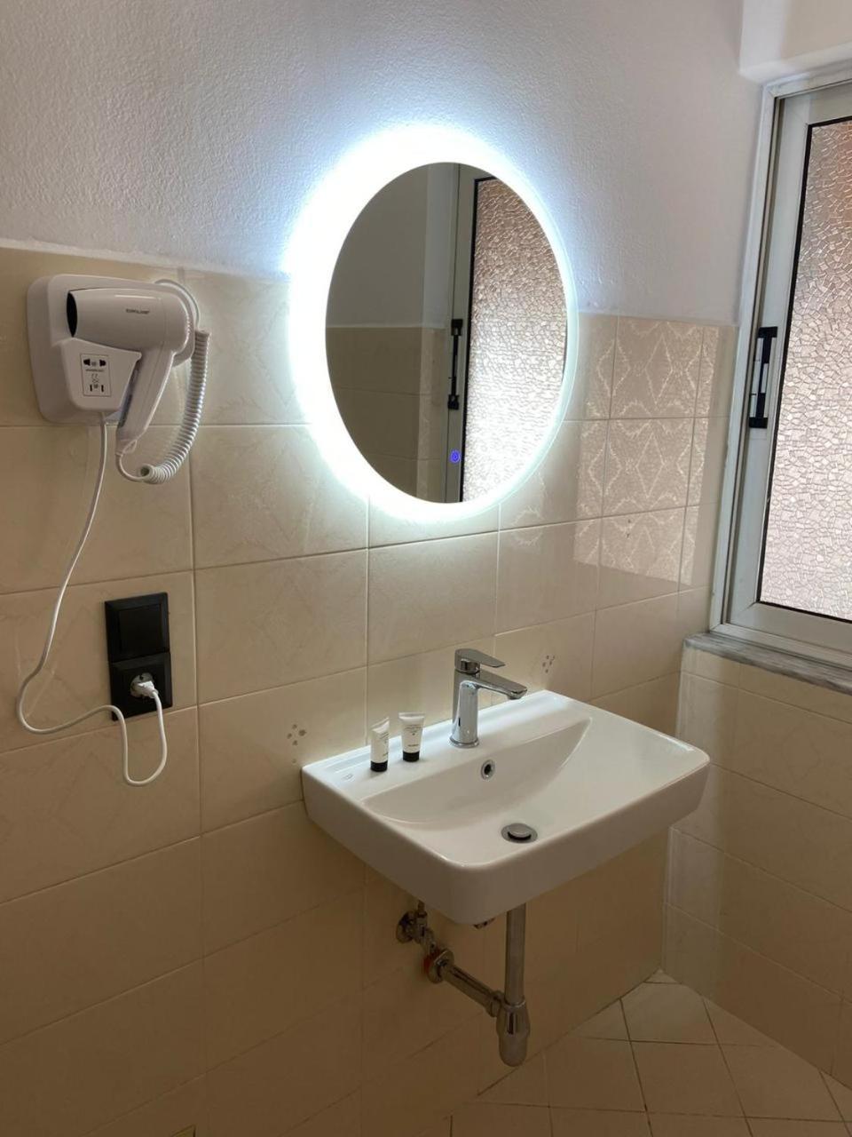 Hotel Lili Sarandë Zimmer foto